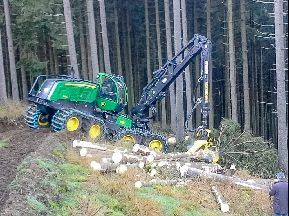 Holzernte mit Harvester John Deere 1270G